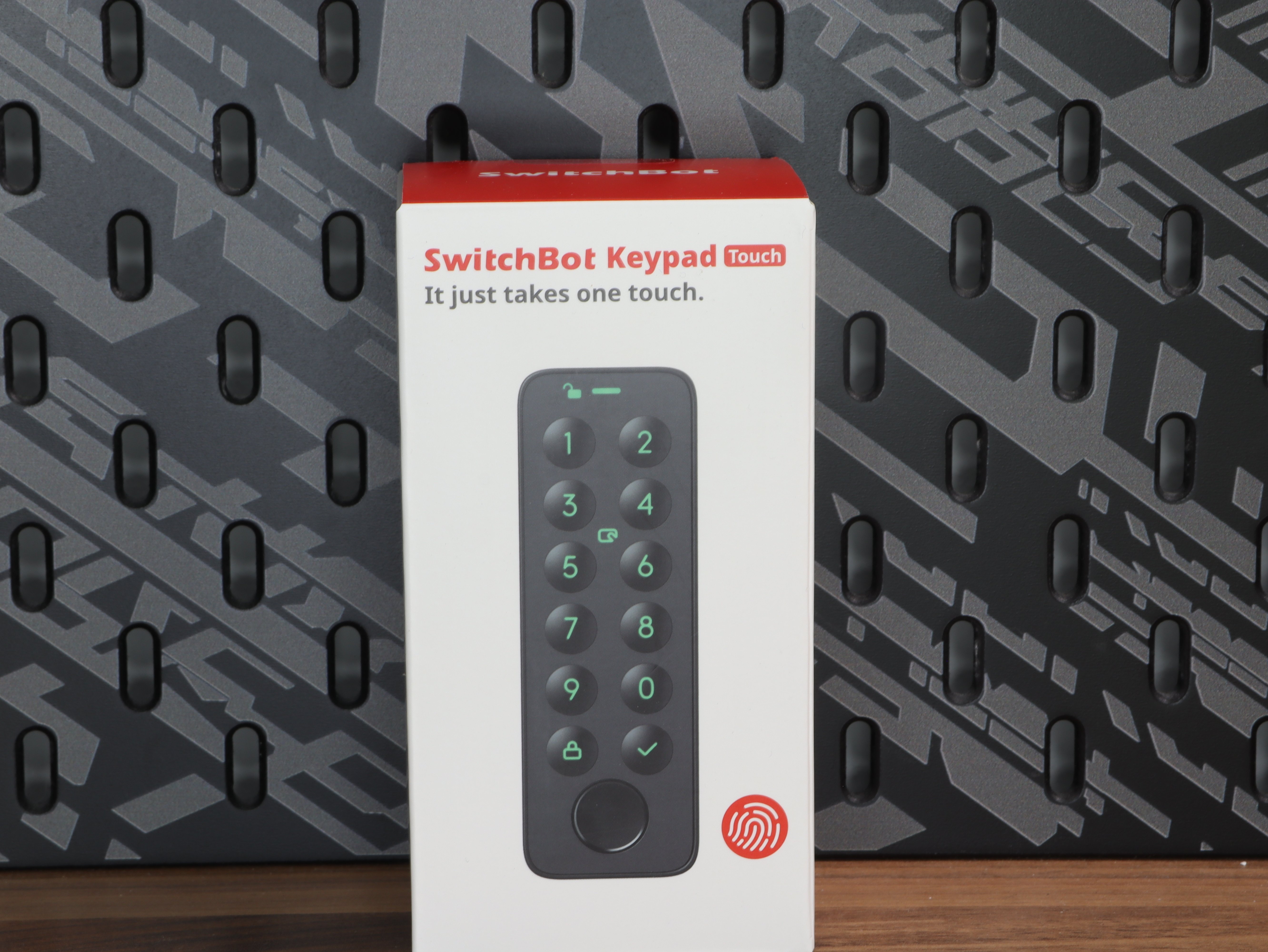 SwitchBot Keypad Touch monteret ved hoveddøren box.JPG